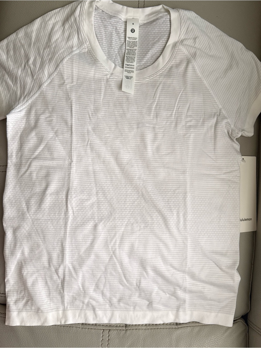 lululemon athletica women’s White Short-Sleeve Training Tee size 6